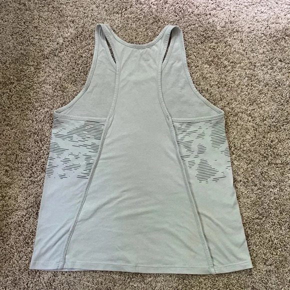 Under Armour Tank in light grey size medium - Picture 4 of 5